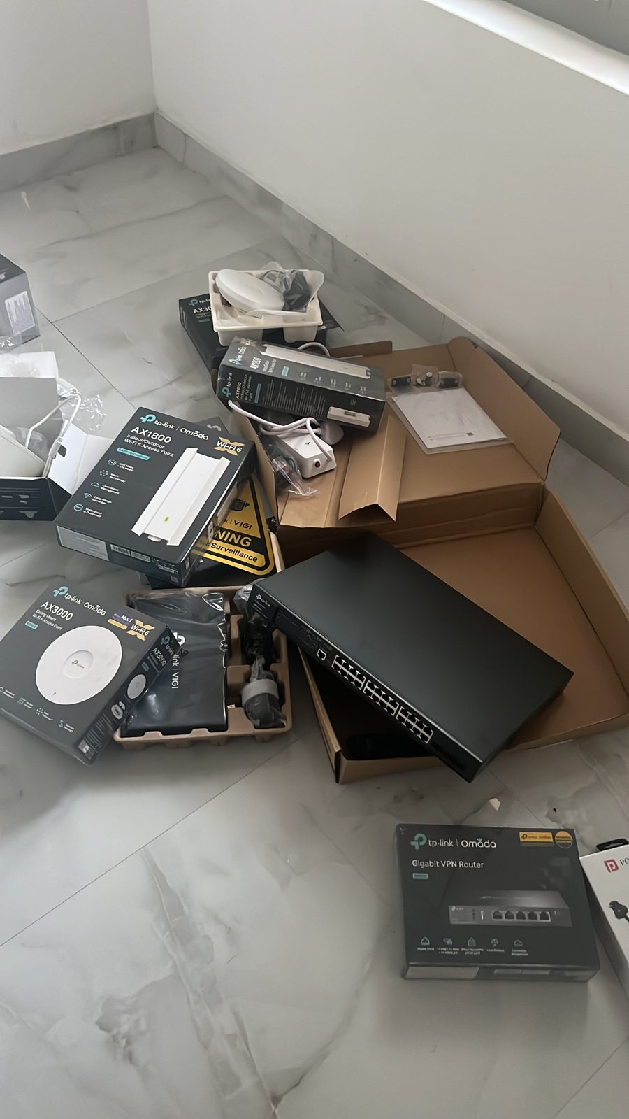 Unboxing day: Omada access points, the 24-port PoE switch, and the VPN router
